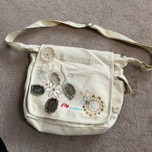 Calleto messenger style bag with many pockets